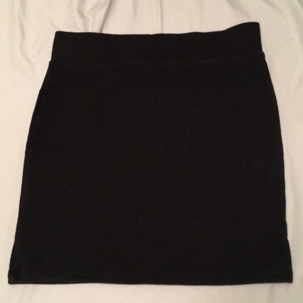 Bodycon black stretchy skirt